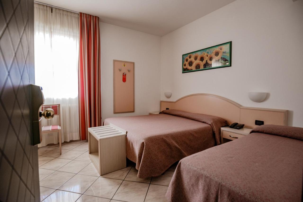 Hotel Sileoni Marina di Cecina Exterior photo
